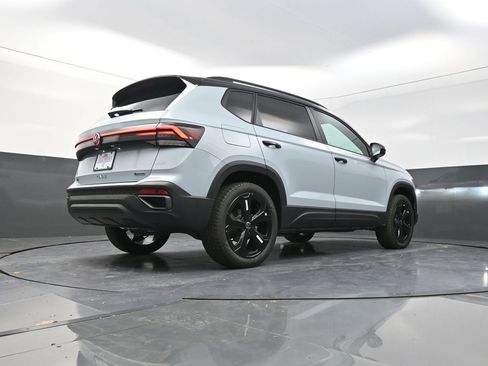 New 2026 Volkswagen Taos SE image 25