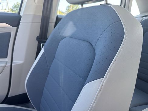 New 2025 Volkswagen Jetta SE image 39