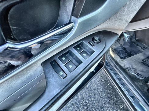 Used 2010 Chevrolet Equinox LS image 15