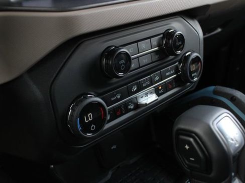 Used 2024 Ford Bronco Wildtrak image 15