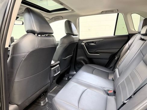 Used 2019 Toyota RAV4 XLE Premium FWD image 20