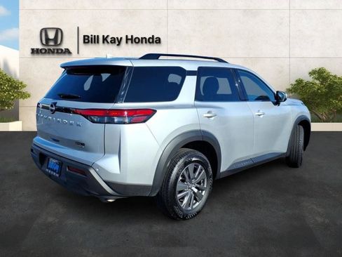 Used 2025 Nissan Pathfinder SV image 3
