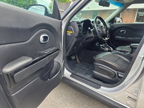 Used 2018 Kia Soul ! w/ Tech Package FWD image 13