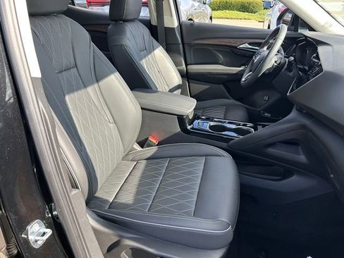 Used 2023 Buick Envision Avenir image 26