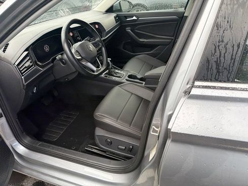 Used 2024 Volkswagen Jetta SE FWD image 8