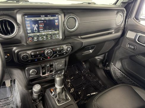 Used 2023 Jeep Wrangler Sahara w/ Cold Weather Group AWD/4WD image 4