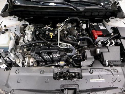 Used 2025 Nissan Altima 2.5 SV image 16