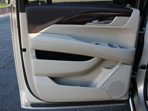 Used 2015 Cadillac Escalade ESV Premium image 16