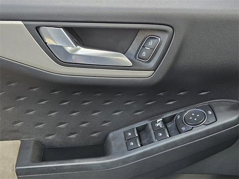 Used 2020 Ford Escape SE image 26