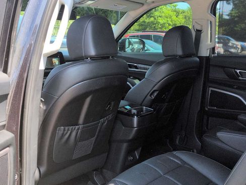Used 2025 Kia Telluride EX w/ EX Captain's Chair Package AWD/4WD image 19