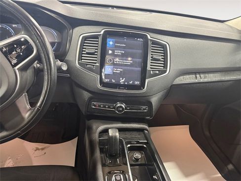 Used 2020 Volvo XC90 T8 Momentum image 11