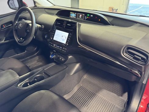 Used 2022 Toyota Prius L Eco image 5