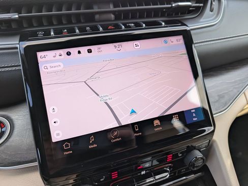 Used 2024 Jeep Grand Cherokee Limited image 25