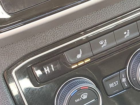 Used 2023 Volkswagen Atlas SE image 25