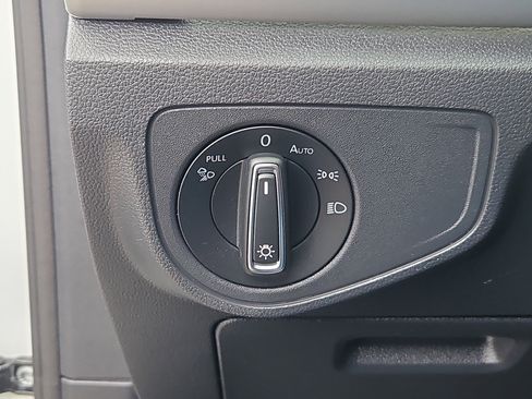 Certified 2022 Volkswagen Atlas SEL R-Line image 13