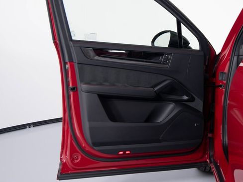 New 2026 Porsche Cayenne GTS image 12