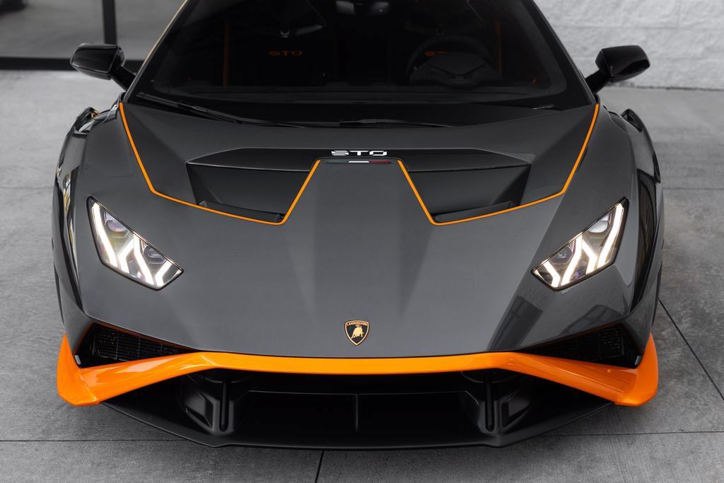 Used 2023 Lamborghini Huracan STO RWD image 4