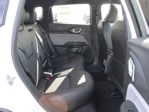 New 2026 Jeep Compass Latitude image 26