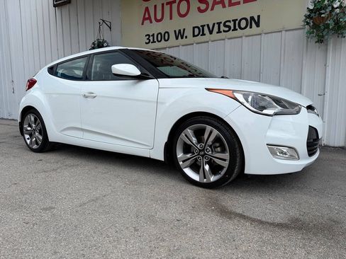 Used 2013 Hyundai Veloster w/ Tech Pkg FWD image 4