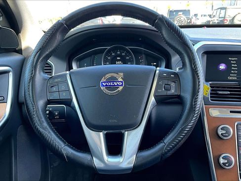 Used 2017 Volvo XC60 T5 Inscription image 5