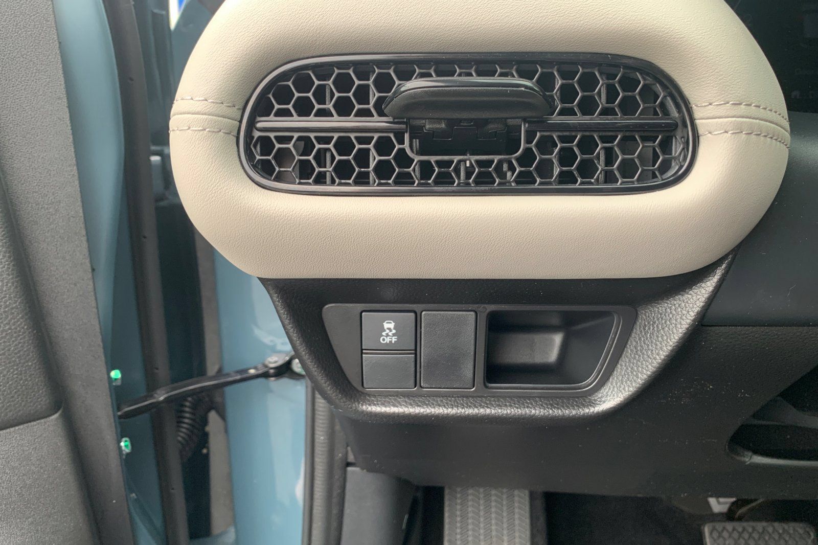 Used 2025 Honda HR-V LX image 33
