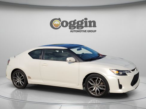 Used 2015 Scion tC FWD image 8