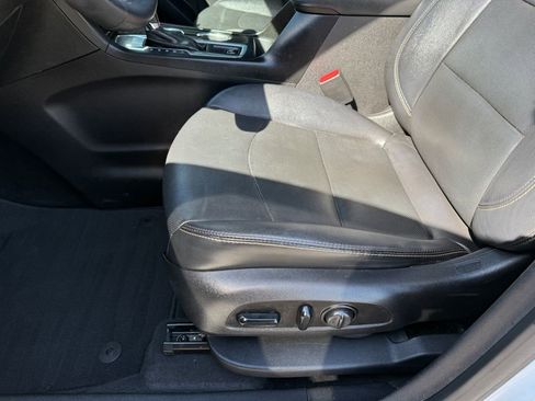 Used 2018 Chevrolet Equinox Premier image 21