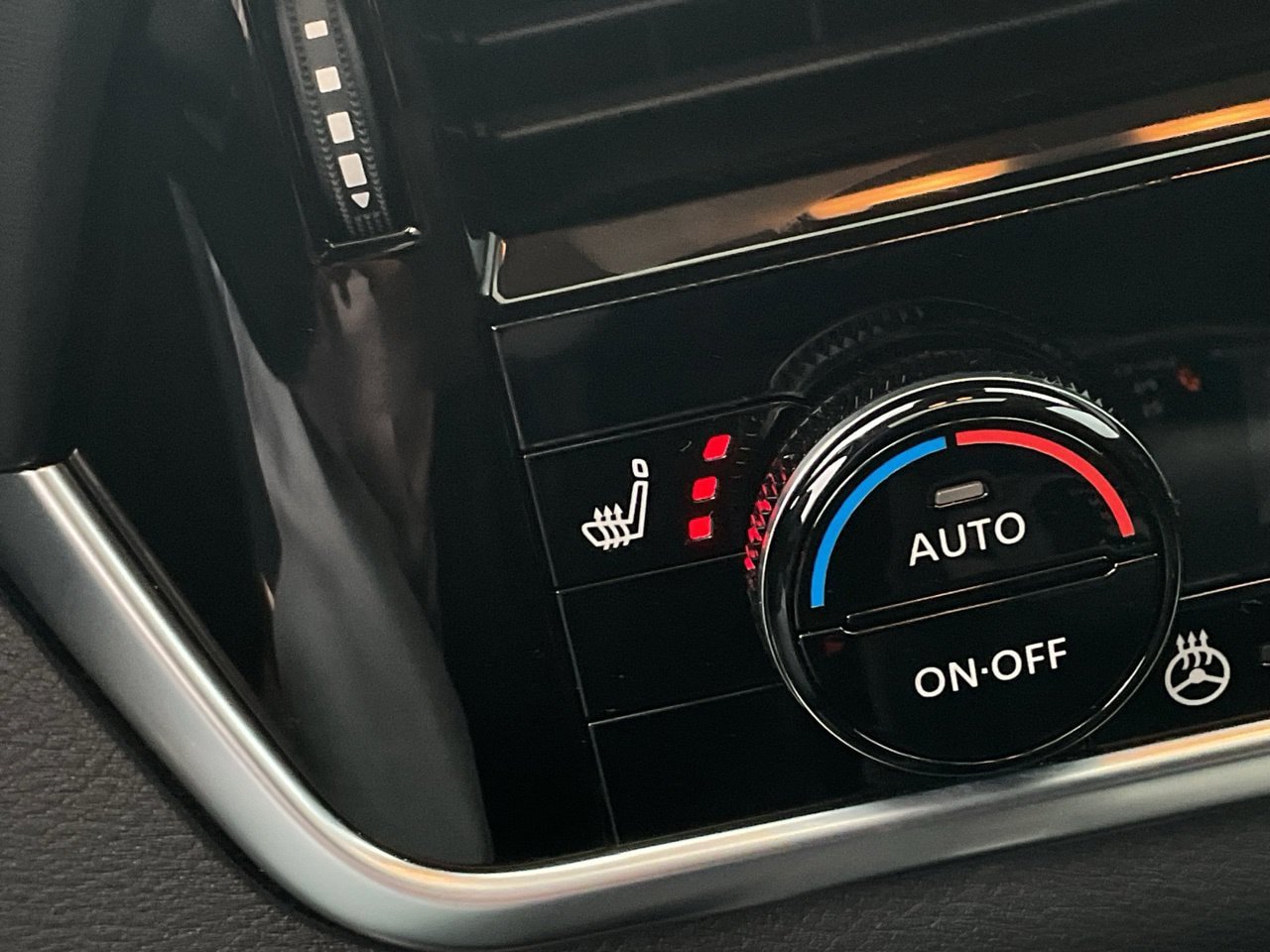 Used 2023 Nissan Rogue SL w/ SL Premium Package FWD image 31