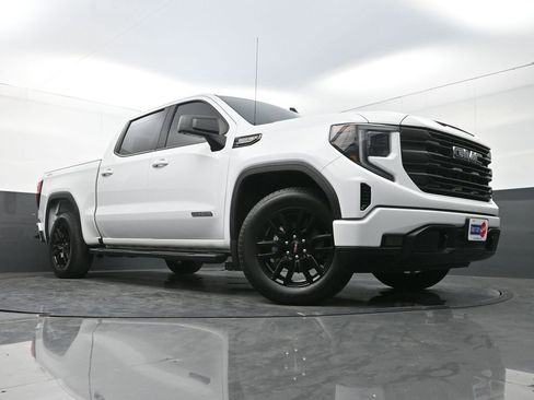 Used 2022 GMC Sierra 1500 Elevation w/ LPO, Elevation Black Package image 24