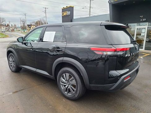 Used 2023 Nissan Pathfinder S image 9