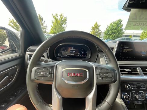 Used 2024 GMC Yukon XL SLT RWD image 13