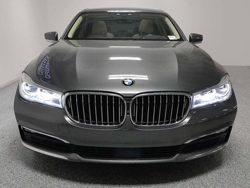 Used 2017 BMW 750i xDrive image 2