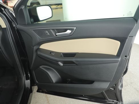 Certified 2024 Ford Edge SE image 14