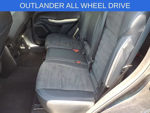 Used 2024 Mitsubishi Outlander AWD image 9