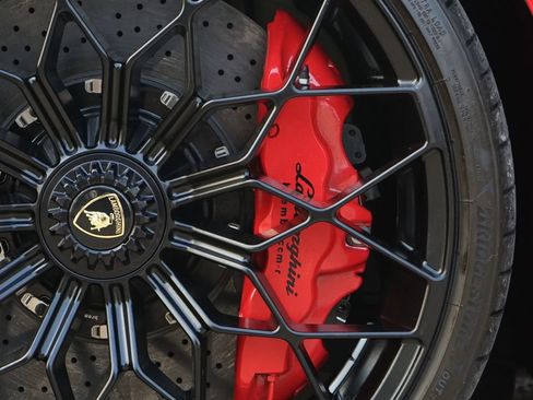 Used 2023 Lamborghini Huracan STO RWD image 38