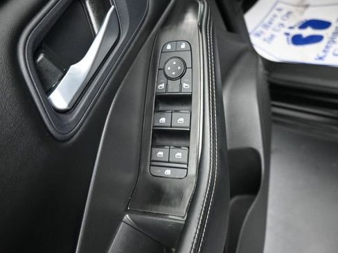 Used 2025 Nissan Rogue SV FWD image 12