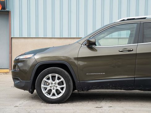 Used 2016 Jeep Cherokee Latitude w/ Comfort/Convenience Group AWD/4WD image 7