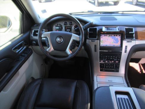 Used 2013 Cadillac Escalade Platinum image 12