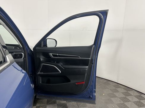 Certified 2025 Kia Telluride S image 44