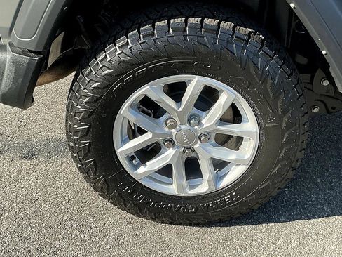 Used 2023 Jeep Wrangler Sport S image 10