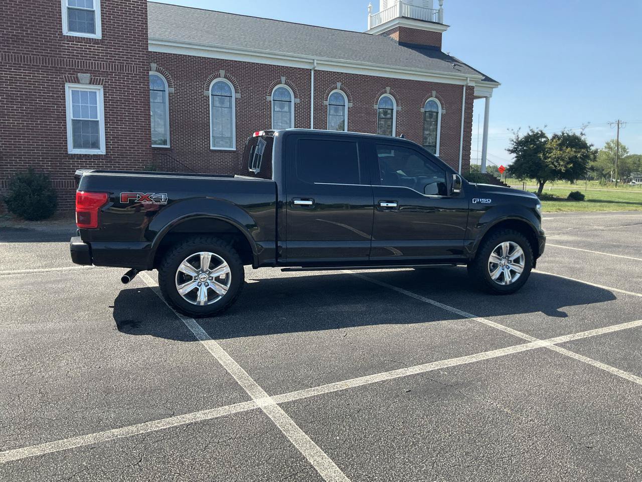 Used 2018 Ford F150 Platinum w/ Equipment Group 701A Luxury AWD/4WD image 5