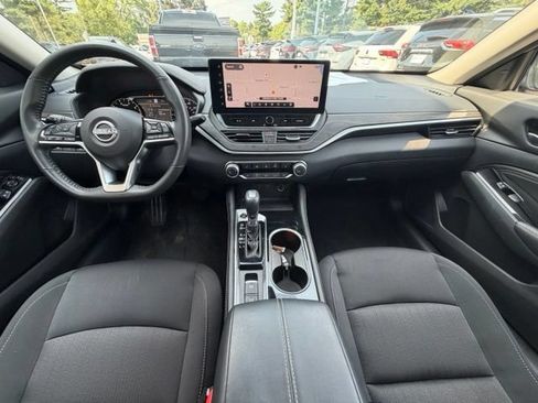 Used 2023 Nissan Altima 2.5 SV w/ SV Premium Package AWD/4WD image 12