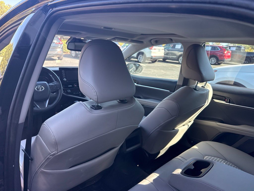 Used 2022 Toyota Camry SE w/ Convenience Package FWD image 11