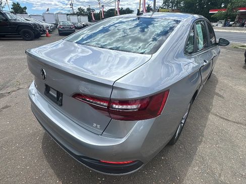Used 2024 Volkswagen Jetta SE FWD image 5