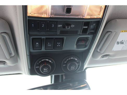 Used 2022 Toyota 4Runner TRD Off-Road Premium w/ Moonroof Package AWD/4WD image 25