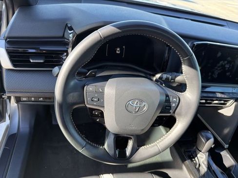Used 2025 Toyota Camry SE image 16
