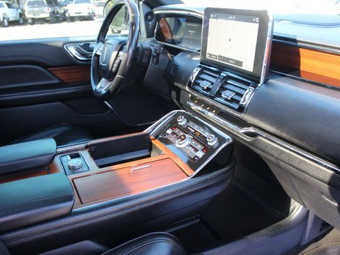 Used 2019 Lincoln Navigator L Select AWD/4WD image 19