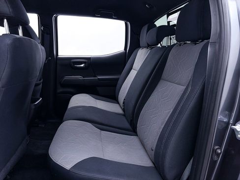 Used 2021 Toyota Tacoma TRD Off-Road AWD/4WD image 31