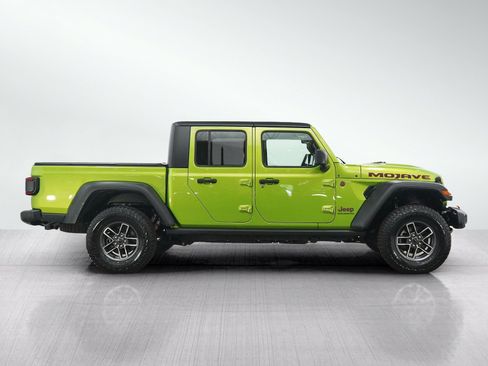 Used 2025 Jeep Gladiator Mojave w/ Convenience Group AWD/4WD image 6