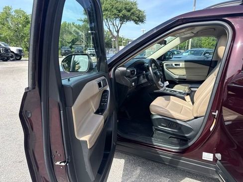 Used 2022 Ford Explorer XLT w/ Equipment Group 202A RWD image 13